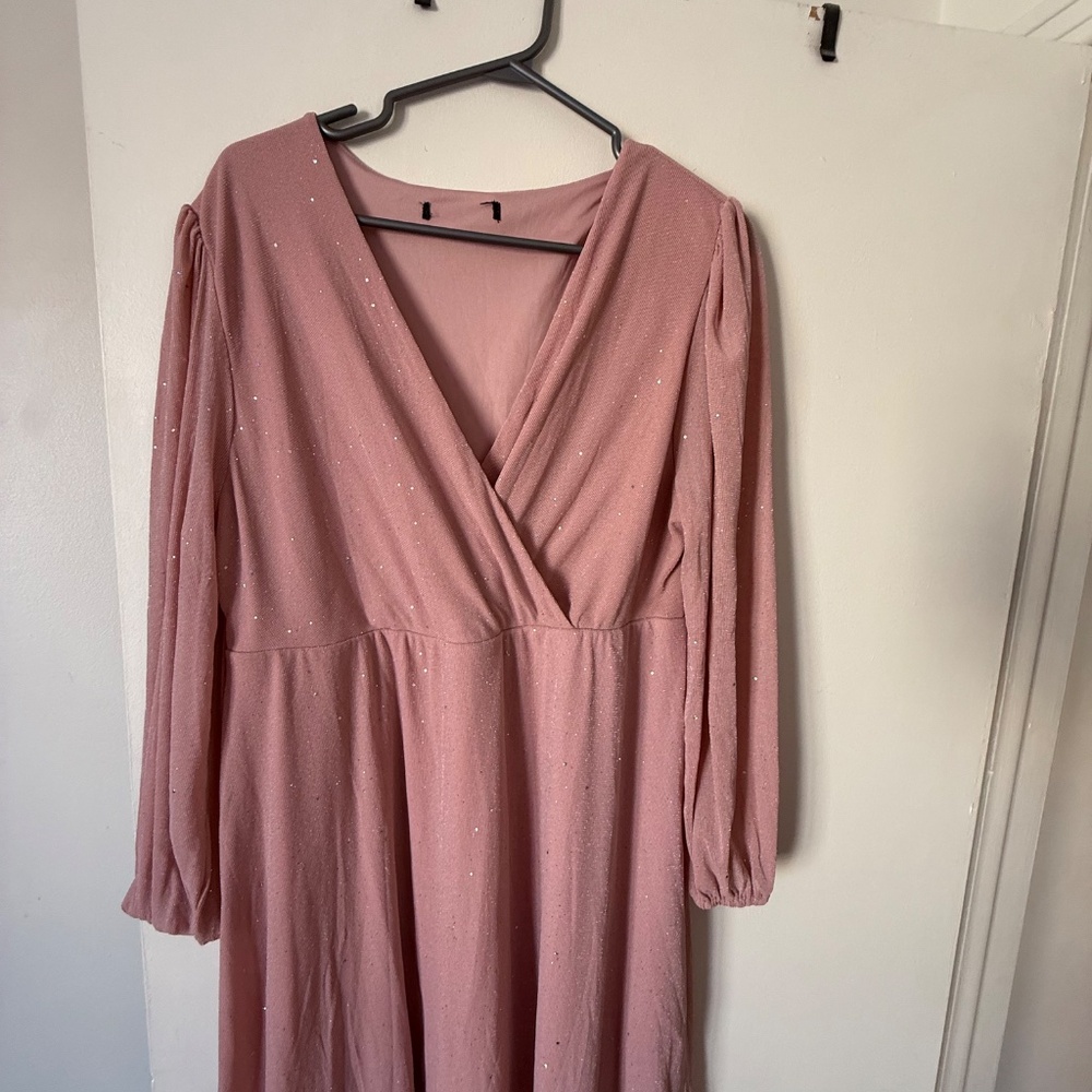 Robe - Picture 2 of 2